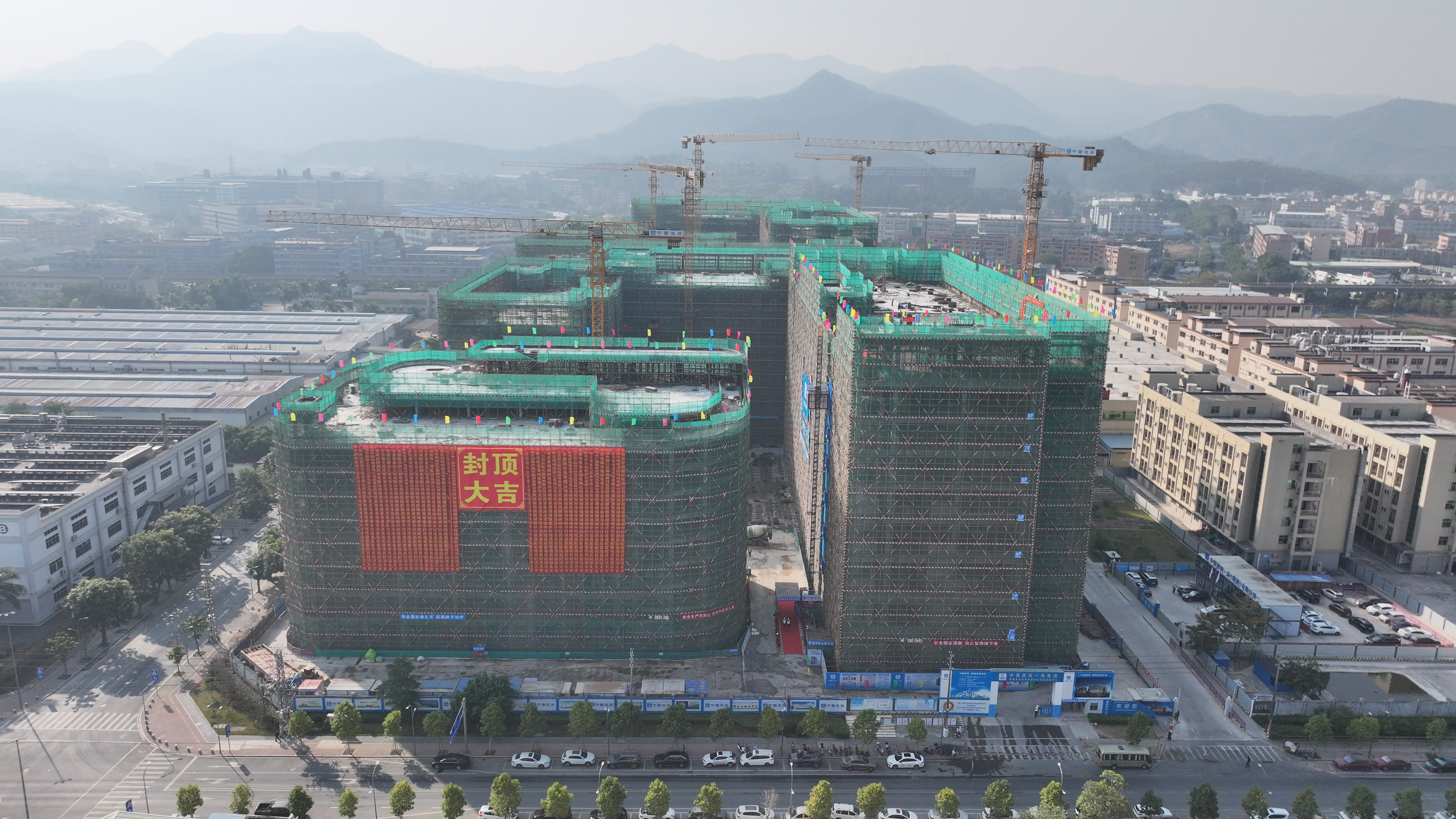 谢岗封顶.jpg